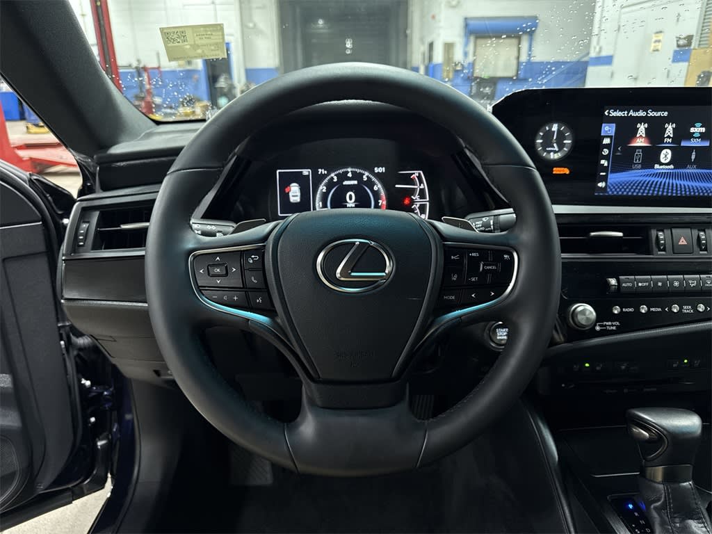 Thumbnail: 2022 Lexus ES - 2