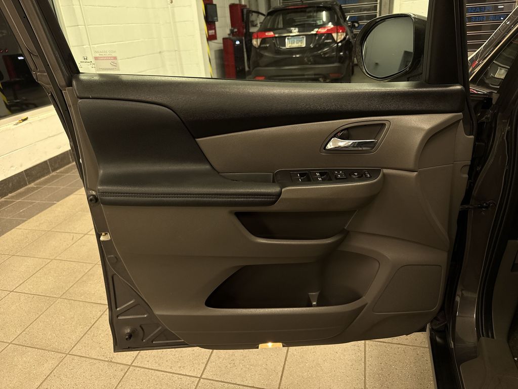 Thumbnail: 2015 Honda Odyssey - 31