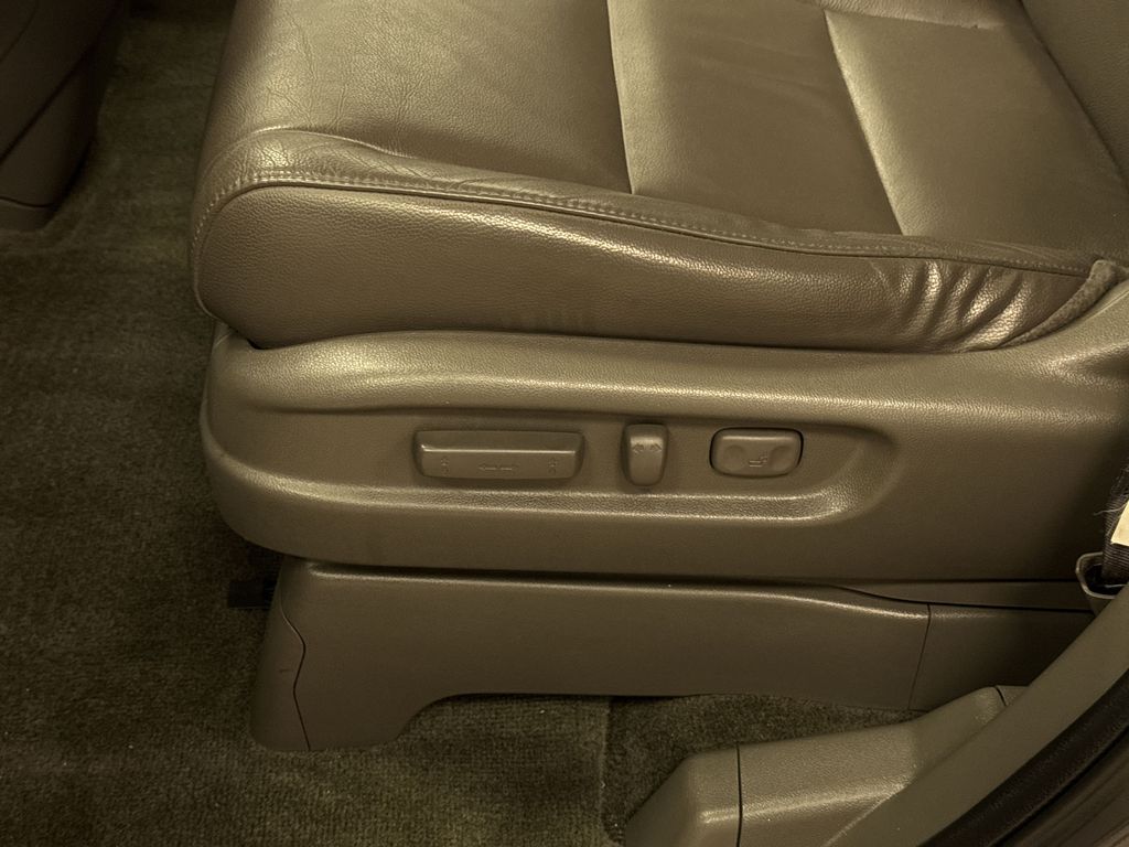 Thumbnail: 2015 Honda Odyssey - 25