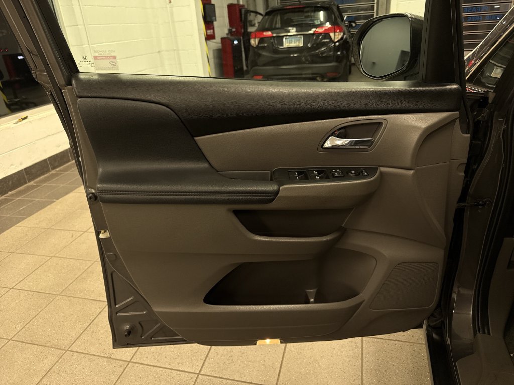 Thumbnail: 2015 Honda Odyssey - 29