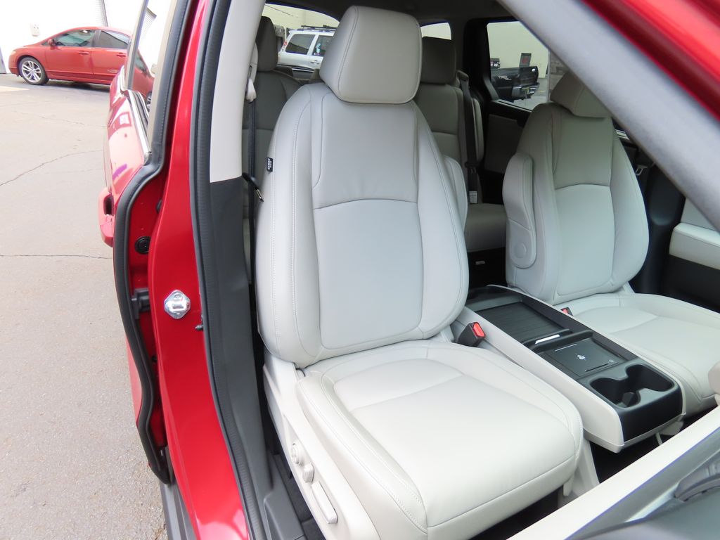 Thumbnail: 2027 Honda Odyssey - 20