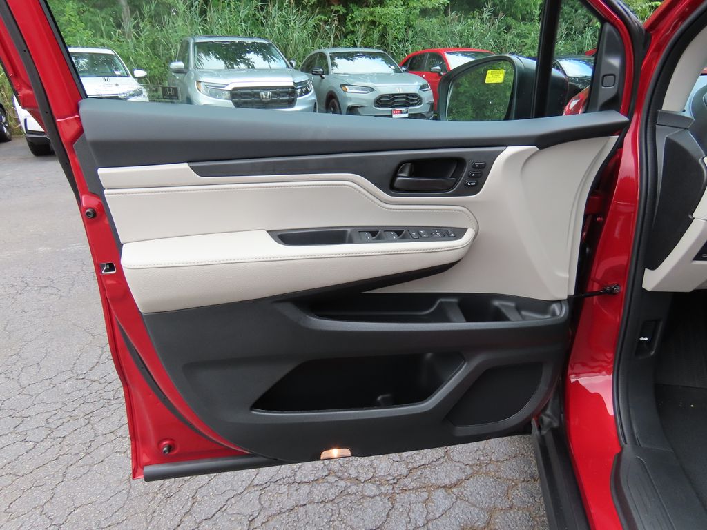 Thumbnail: 2027 Honda Odyssey - 19