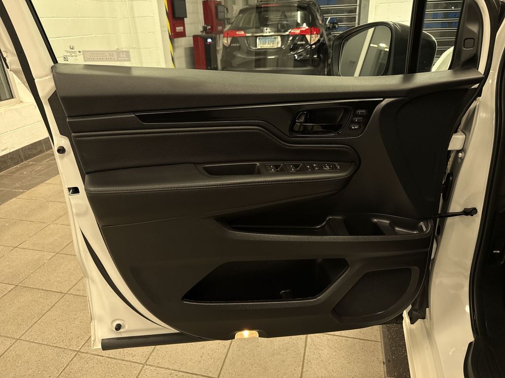 Thumbnail: 2023 Honda Odyssey - 35