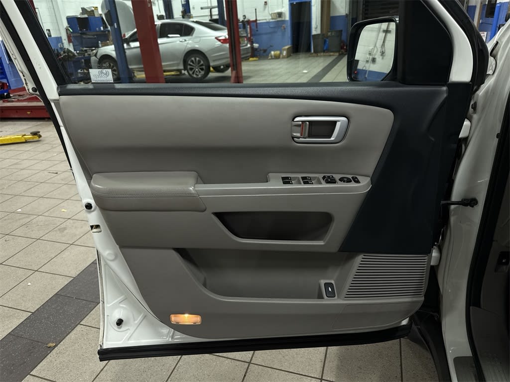 Thumbnail: 2014 Honda Pilot - 33