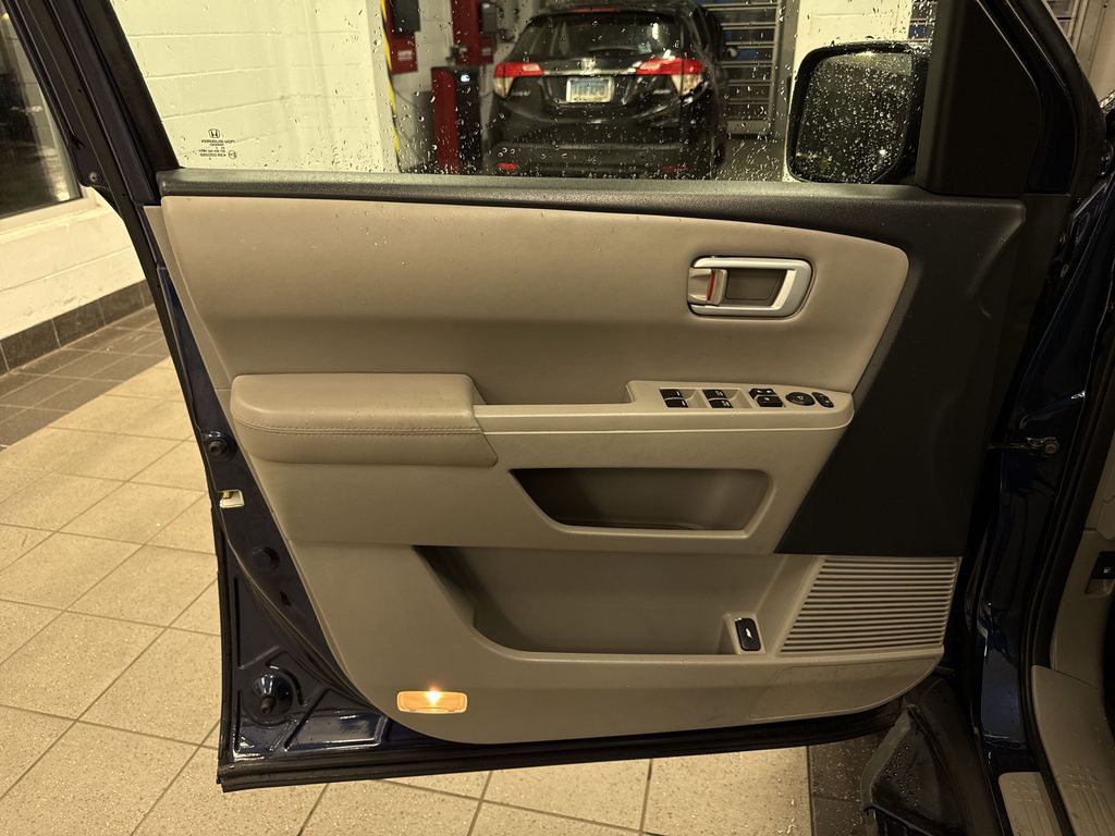 Thumbnail: 2015 Honda Pilot - 33