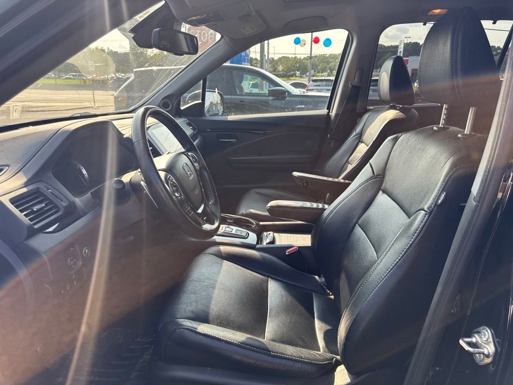 Thumbnail: 2017 Honda Pilot - 9