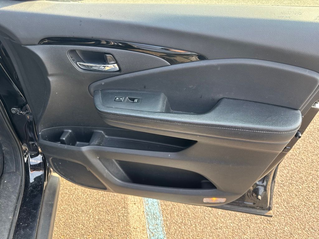 Thumbnail: 2017 Honda Pilot - 19