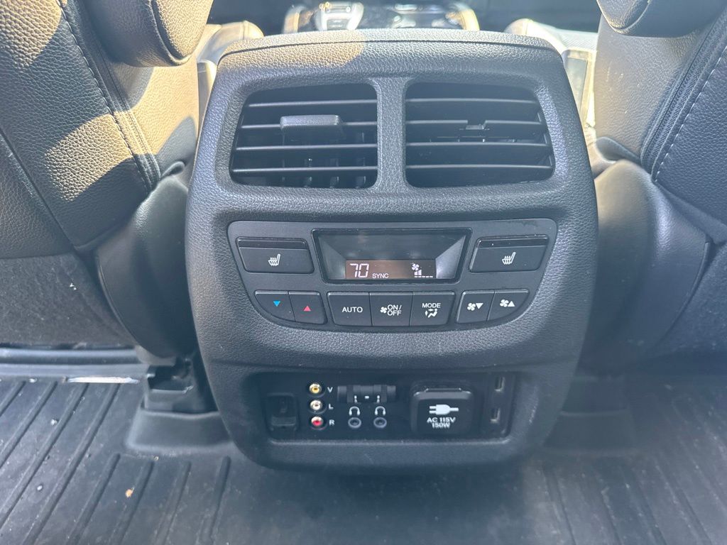 Thumbnail: 2017 Honda Pilot - 21