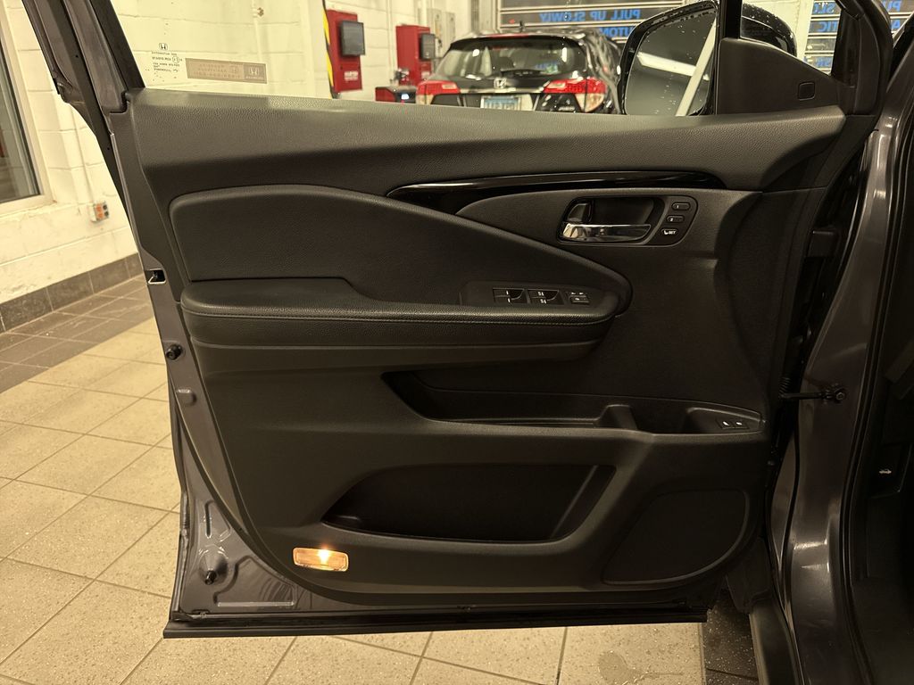 Thumbnail: 2018 Honda Pilot - 35