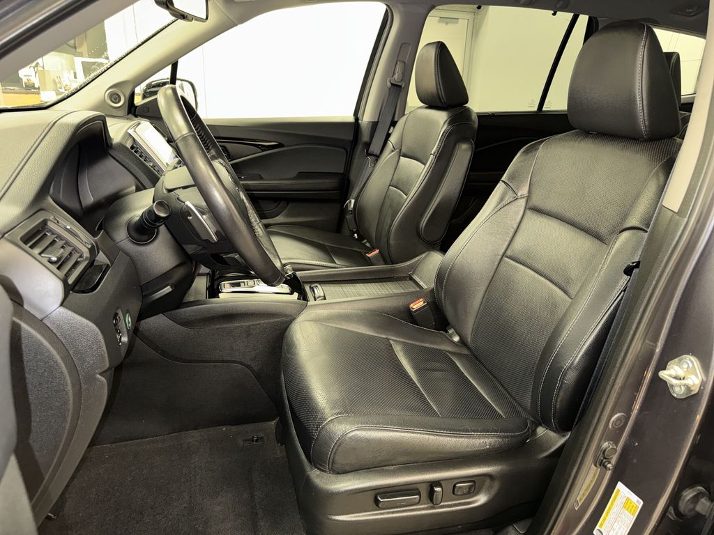 Thumbnail: 2018 Honda Pilot - 9