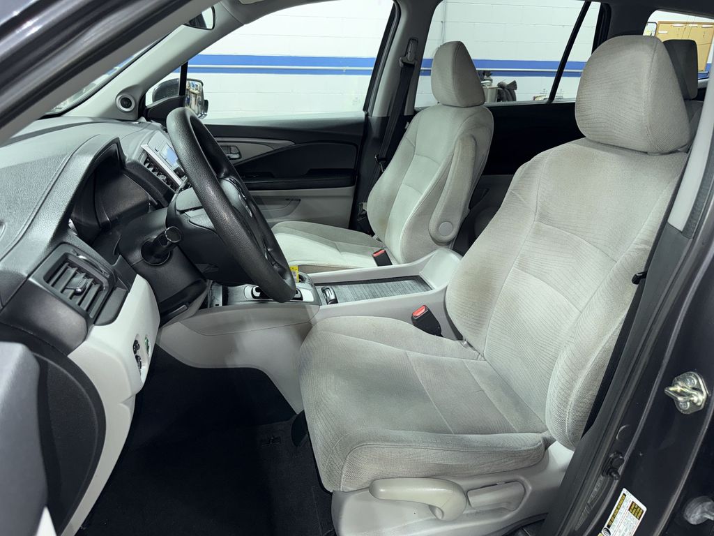 Thumbnail: 2016 Honda Pilot - 9