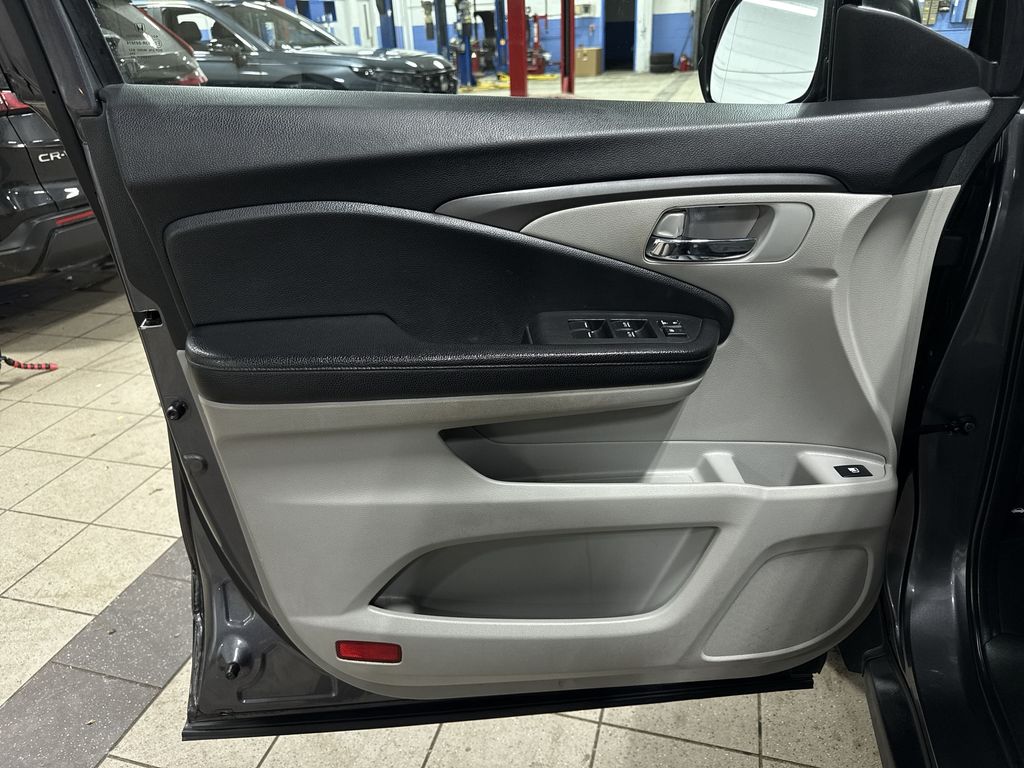 Thumbnail: 2016 Honda Pilot - 31