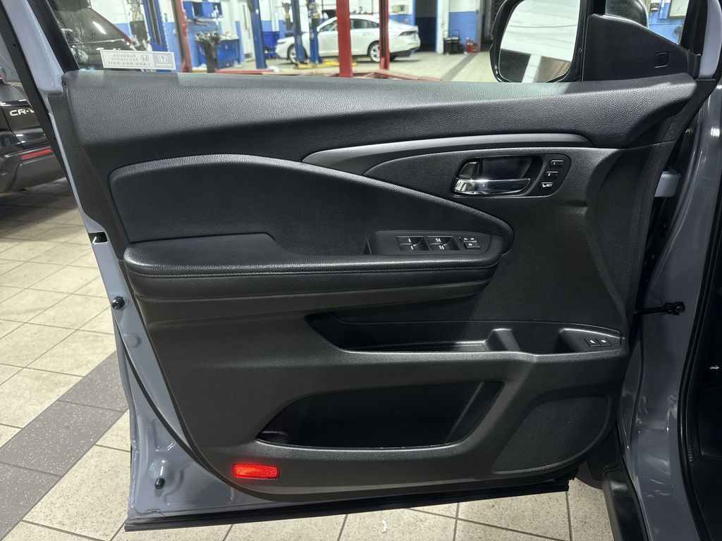 Thumbnail: 2022 Honda Pilot - 35