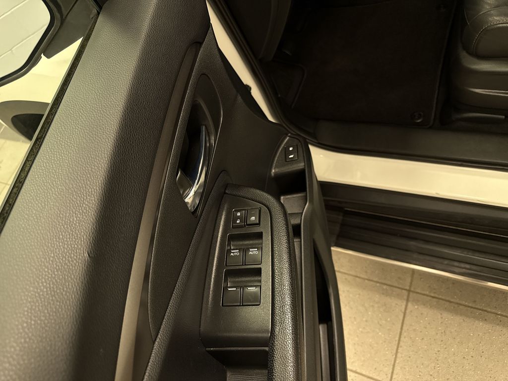 Thumbnail: 2018 Honda Pilot - 14