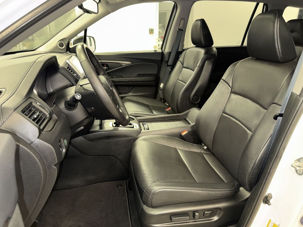 Thumbnail: 2018 Honda Pilot - 10
