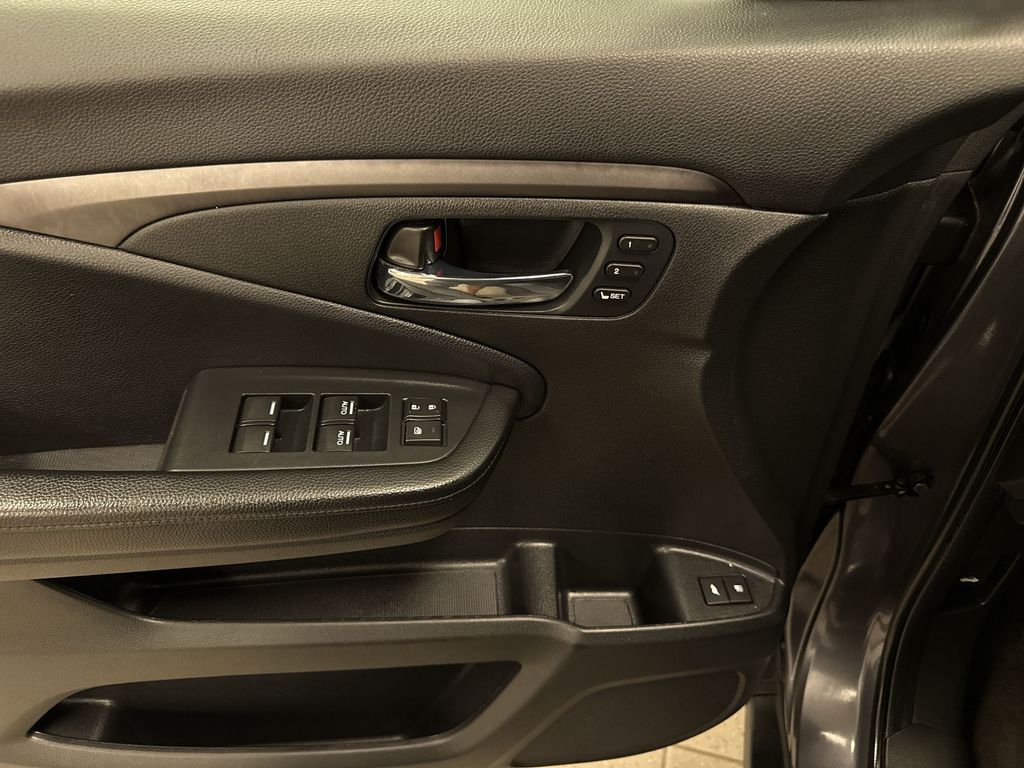 Thumbnail: 2020 Honda Pilot - 27