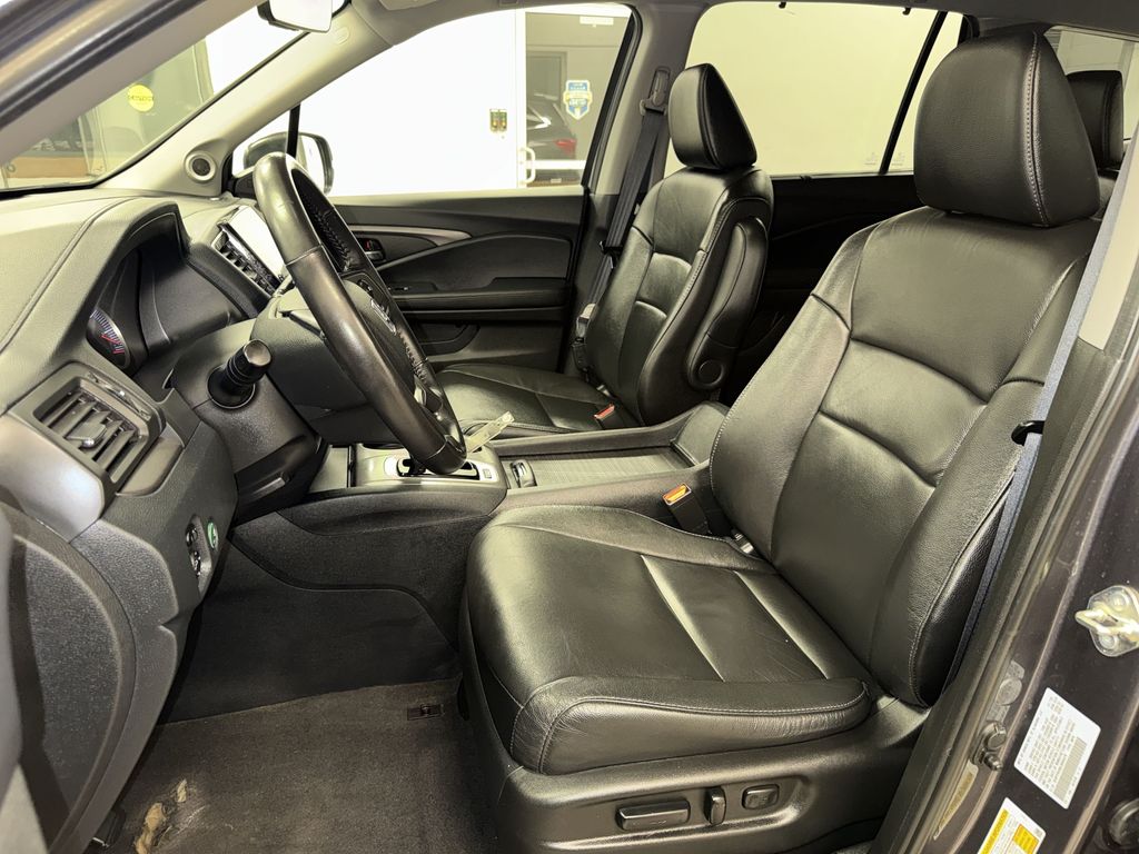 Thumbnail: 2020 Honda Pilot - 9