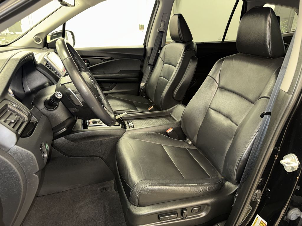 Thumbnail: 2017 Honda Pilot - 9