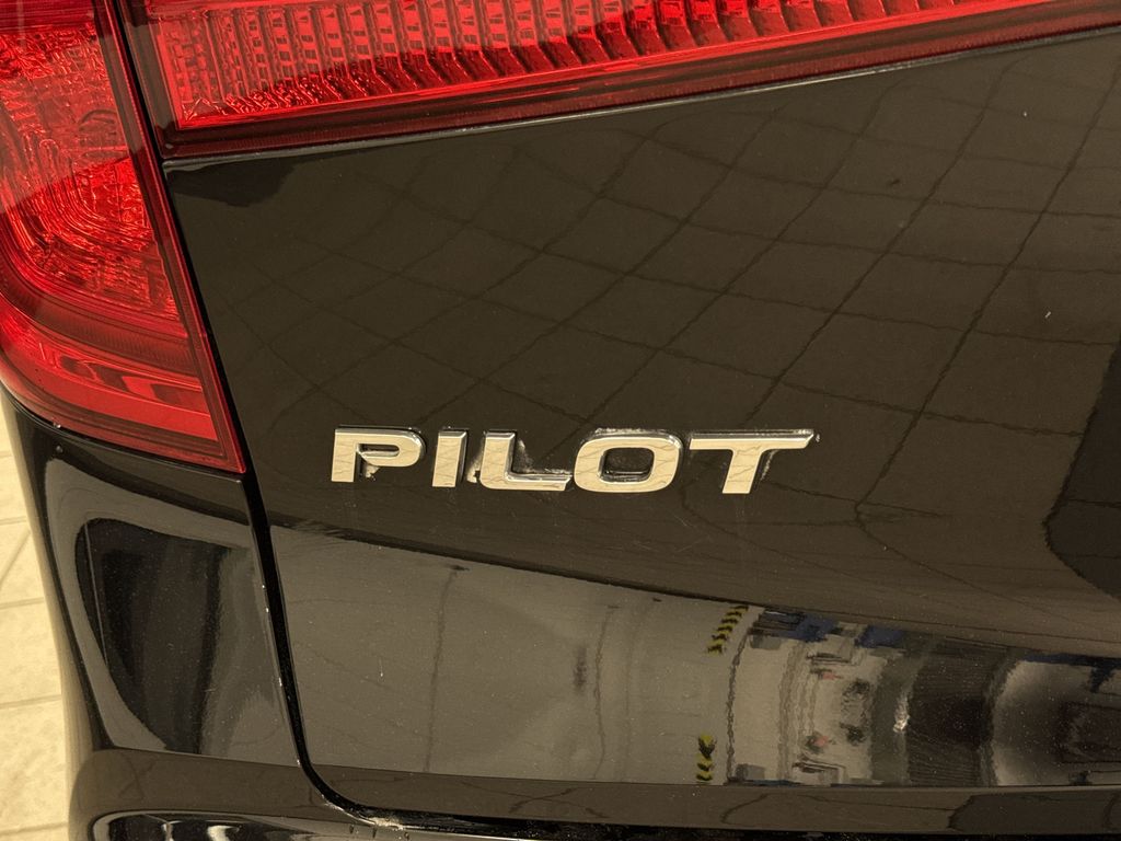 Thumbnail: 2017 Honda Pilot - 6