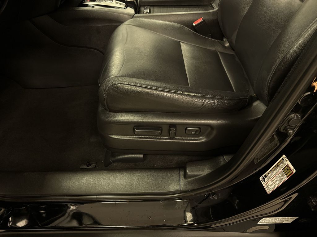 Thumbnail: 2017 Honda Pilot - 26