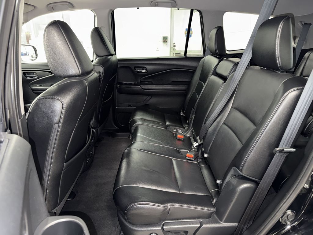 Thumbnail: 2017 Honda Pilot - 11