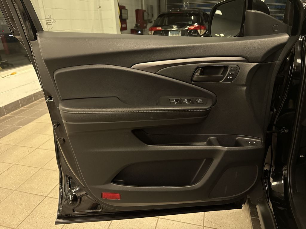 Thumbnail: 2023 Honda Passport - 32