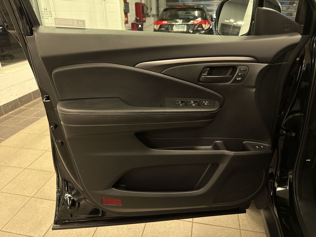 Thumbnail: 2023 Honda Passport - 32