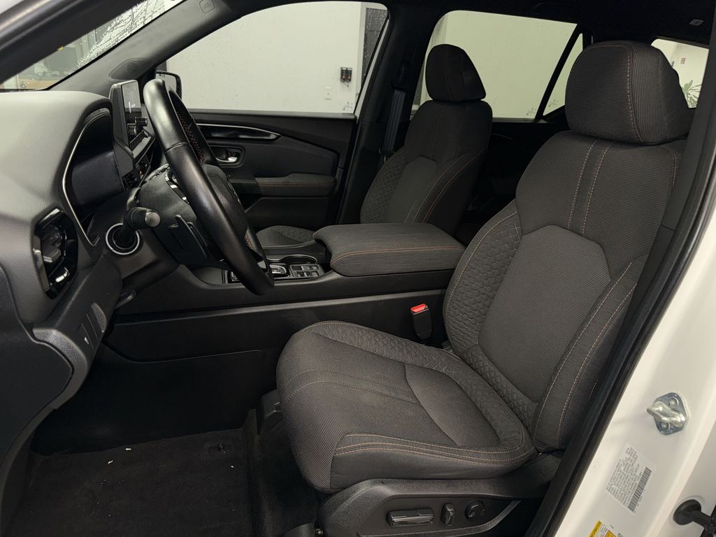 Thumbnail: 2025 Honda Pilot - 9