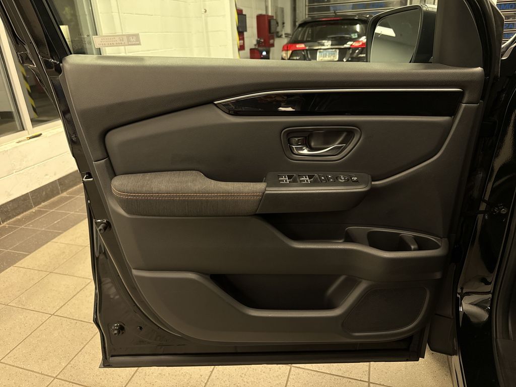 Thumbnail: 2023 Honda Pilot - 33