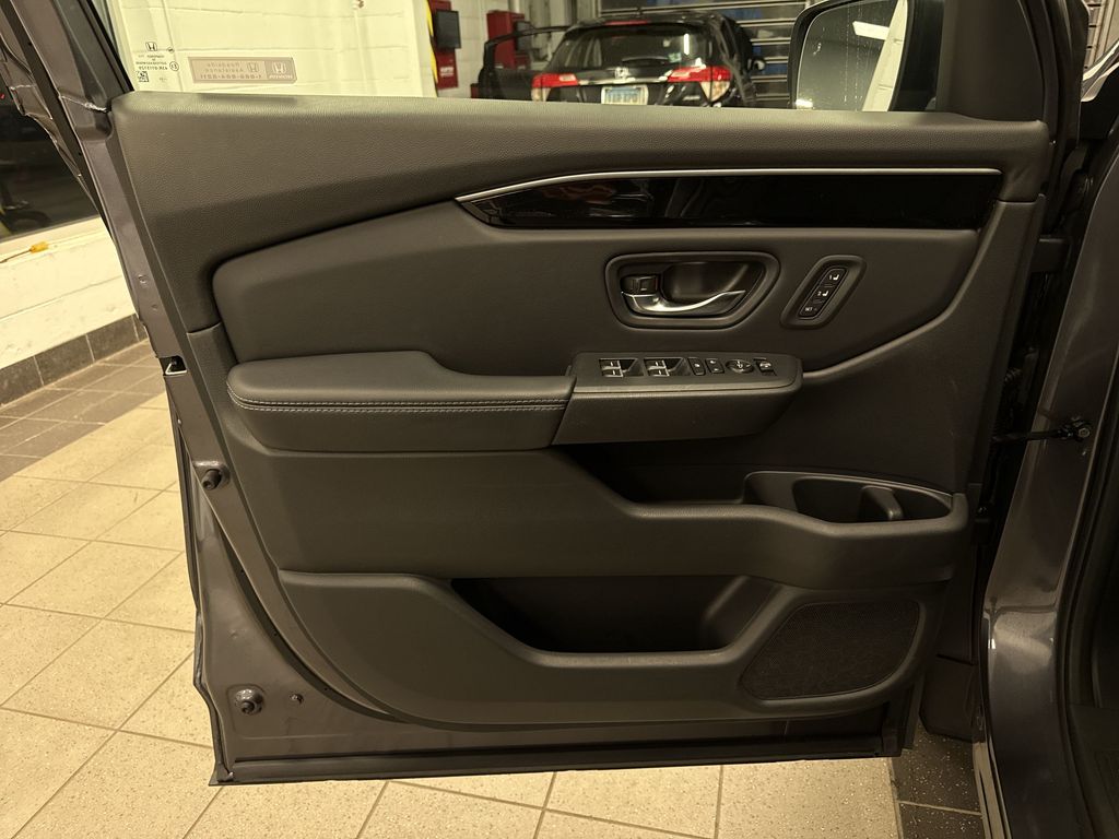 Thumbnail: 2023 Honda Pilot - 32