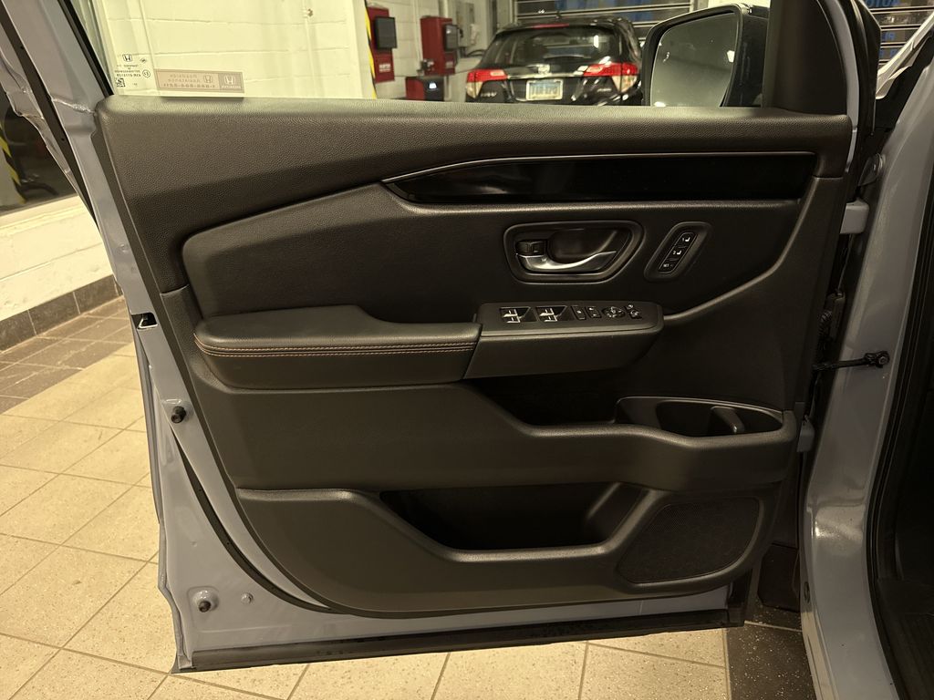 Thumbnail: 2023 Honda Pilot - 35