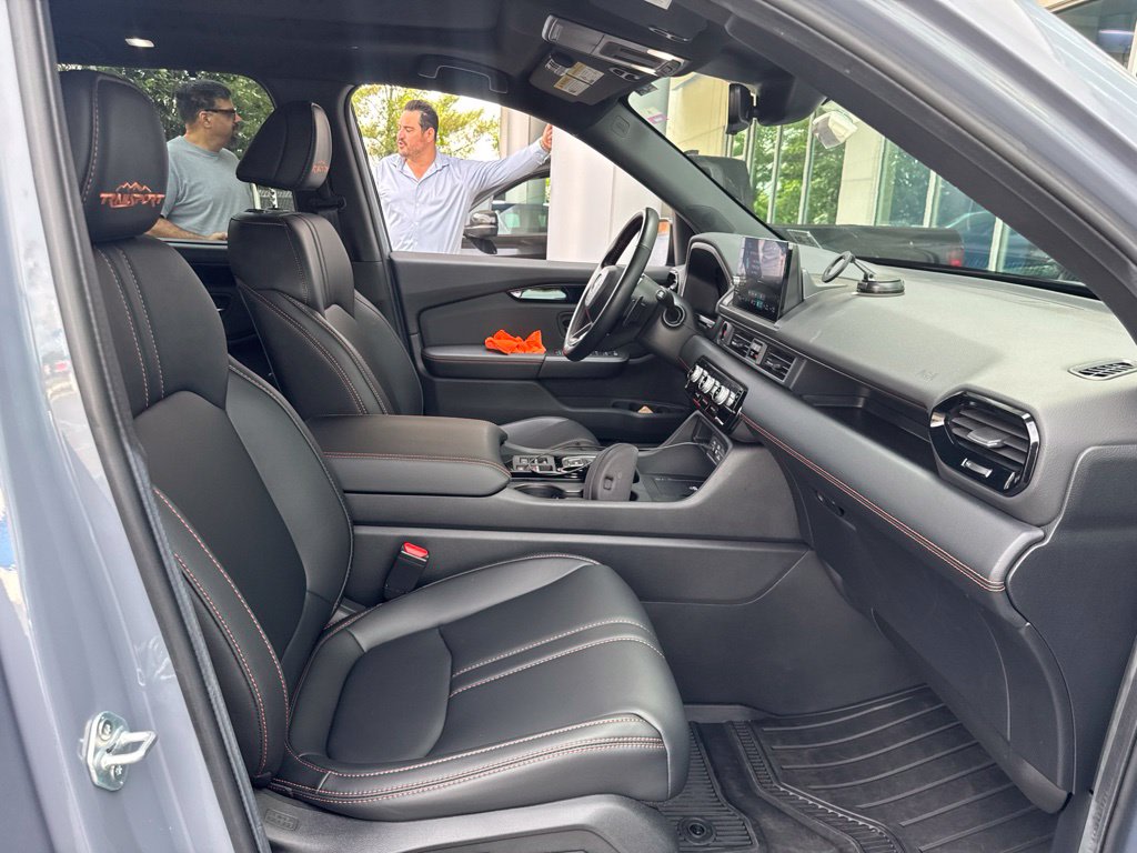 Thumbnail: 2025 Honda Pilot - 9