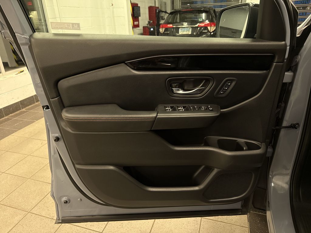 Thumbnail: 2023 Honda Pilot - 35