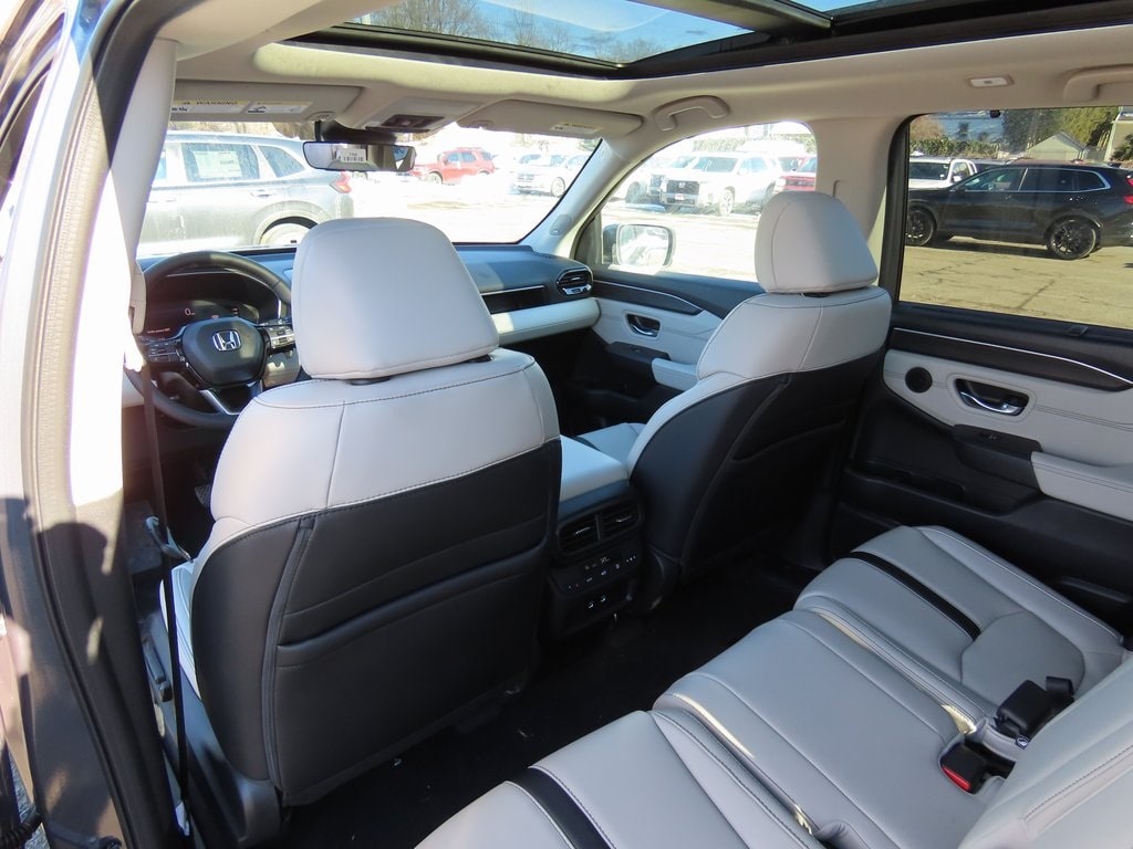 Thumbnail: 2026 Honda Pilot - 22