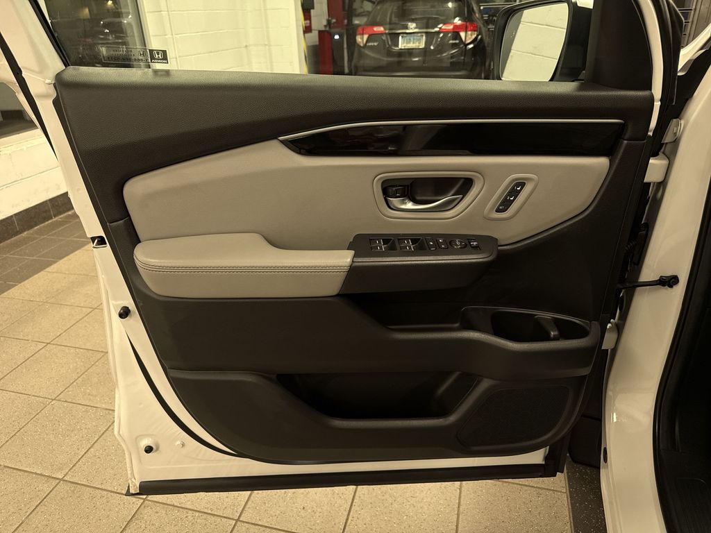 Thumbnail: 2025 Honda Pilot - 36