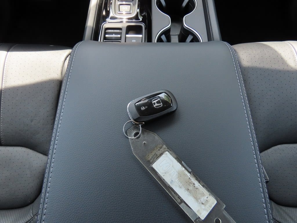 2025 Honda Pilot Elite 26