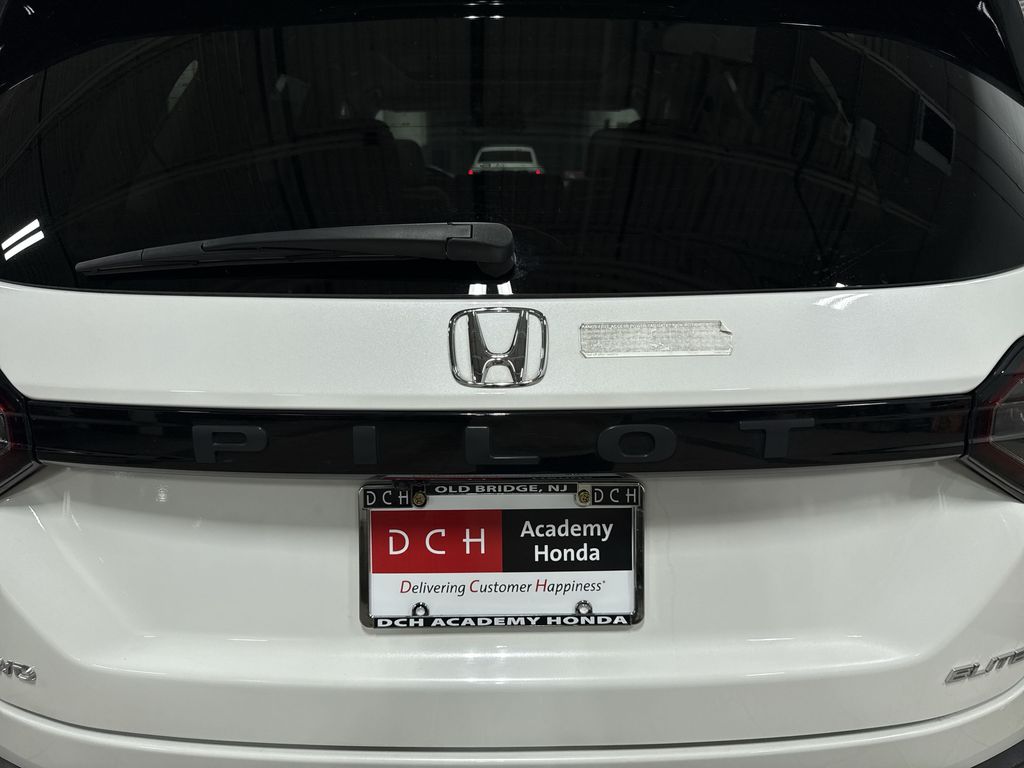 Thumbnail: 2023 Honda Pilot - 4