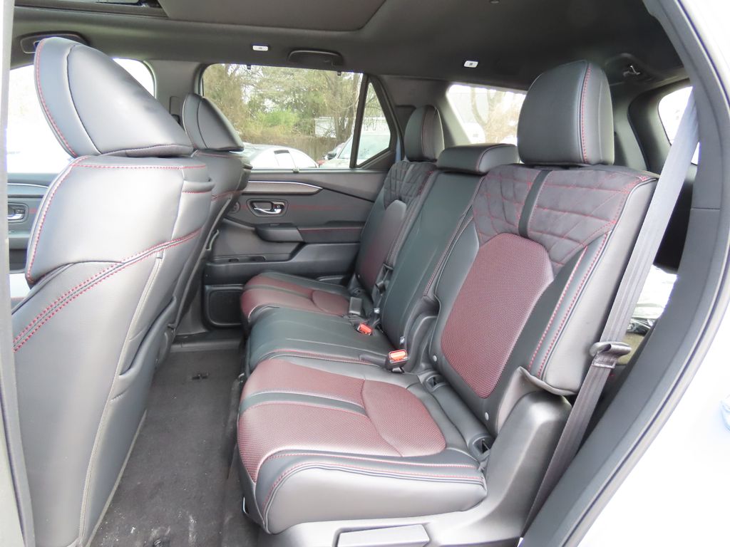 Thumbnail: 2026 Honda Pilot - 12