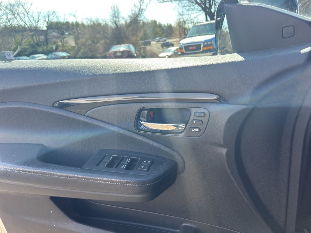 Thumbnail: 2017 Honda Ridgeline - 15