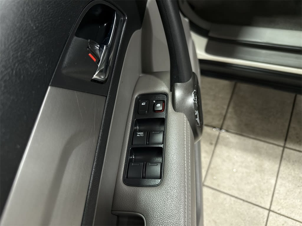 Thumbnail: 2011 Honda CR-V - 26