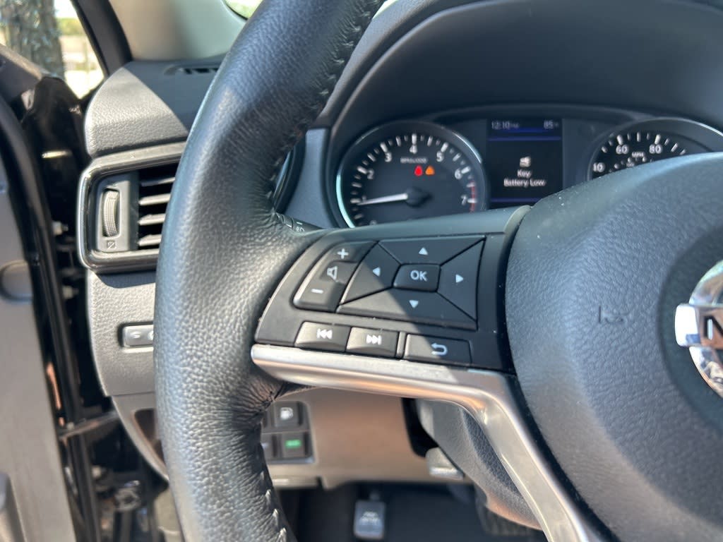 Thumbnail: 2018 Nissan Rogue - 13