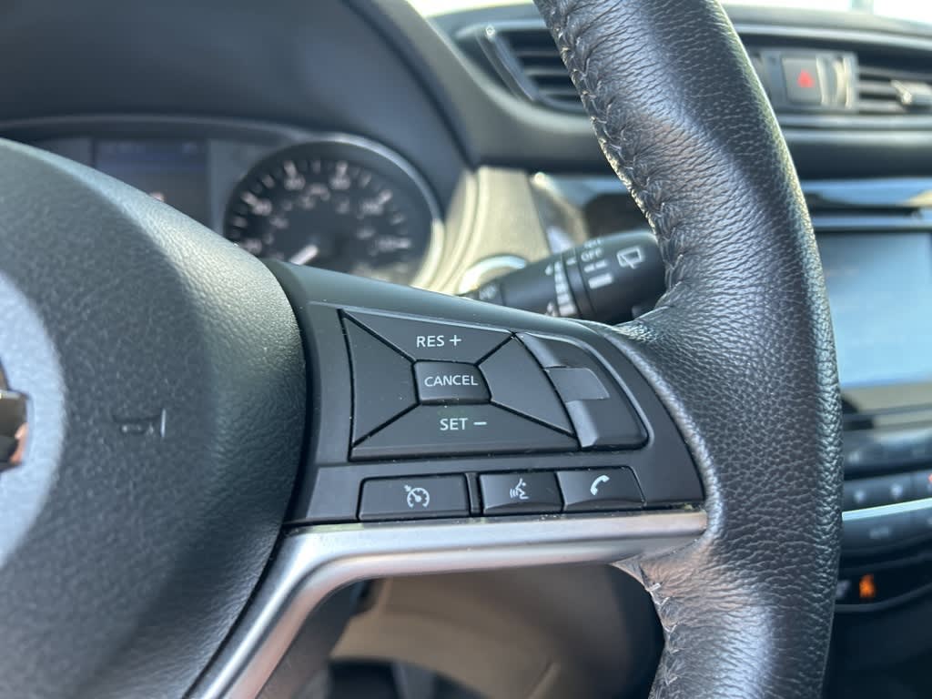 Thumbnail: 2018 Nissan Rogue - 14