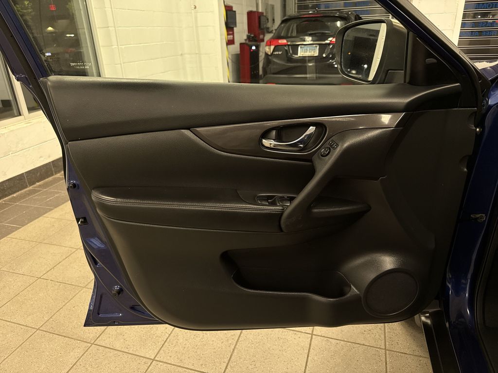 Thumbnail: 2019 Nissan Rogue - 30