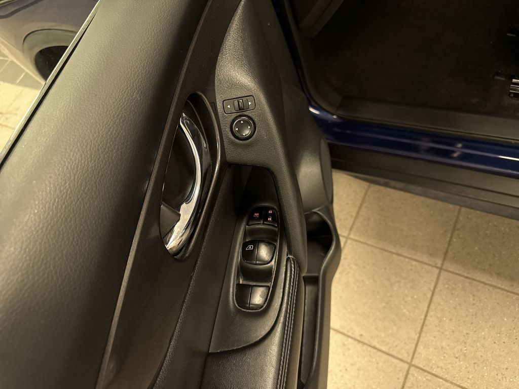 Thumbnail: 2019 Nissan Rogue - 12