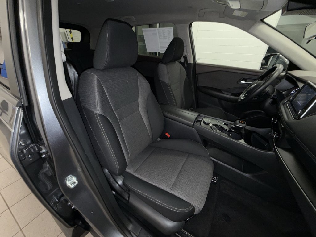 Thumbnail: 2023 Nissan Rogue - 10