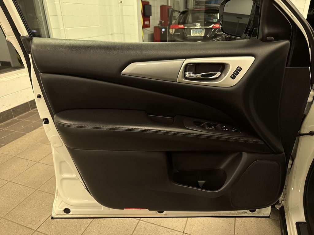Thumbnail: 2017 Nissan Pathfinder - 33
