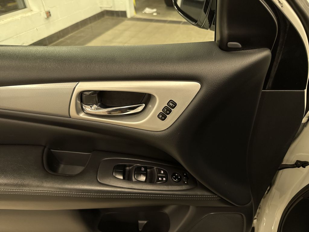 Thumbnail: 2017 Nissan Pathfinder - 26