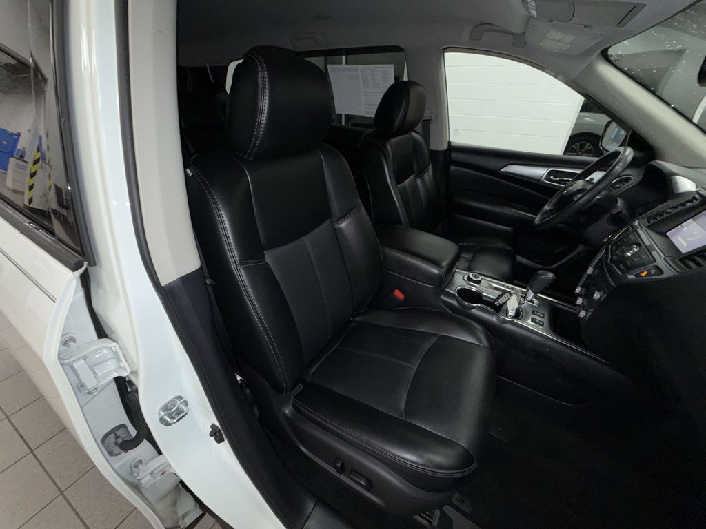Thumbnail: 2017 Nissan Pathfinder - 9
