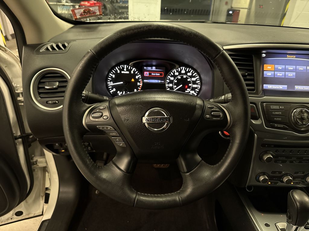 Thumbnail: 2017 Nissan Pathfinder - 2