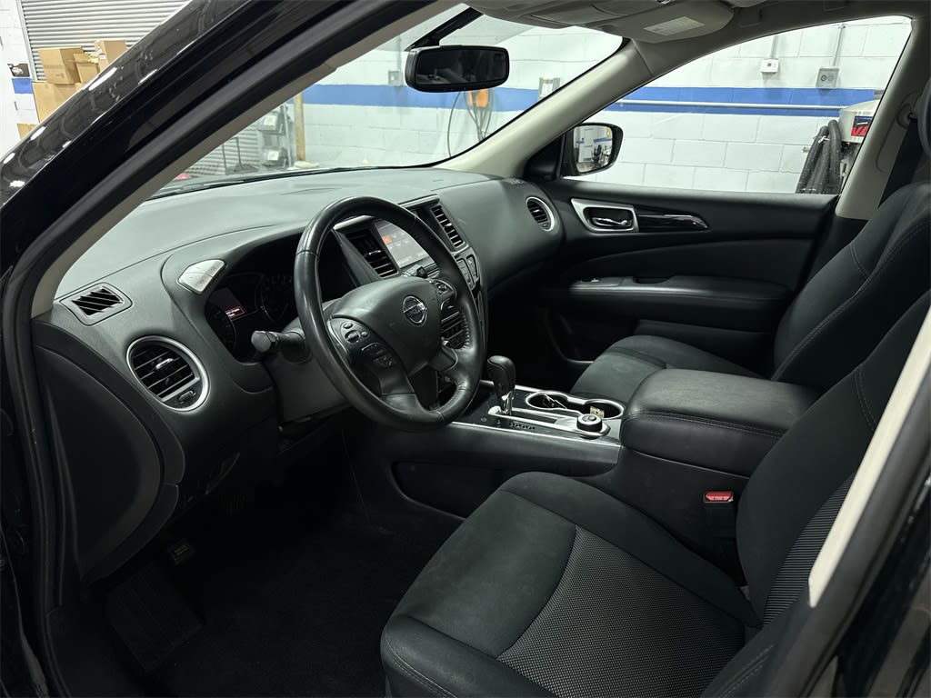 Thumbnail: 2019 Nissan Pathfinder - 10